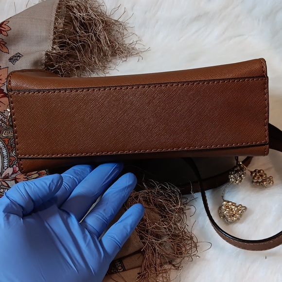 Michael Kors Hamilton Traveler Crossbody bag - Picture 5 of 14